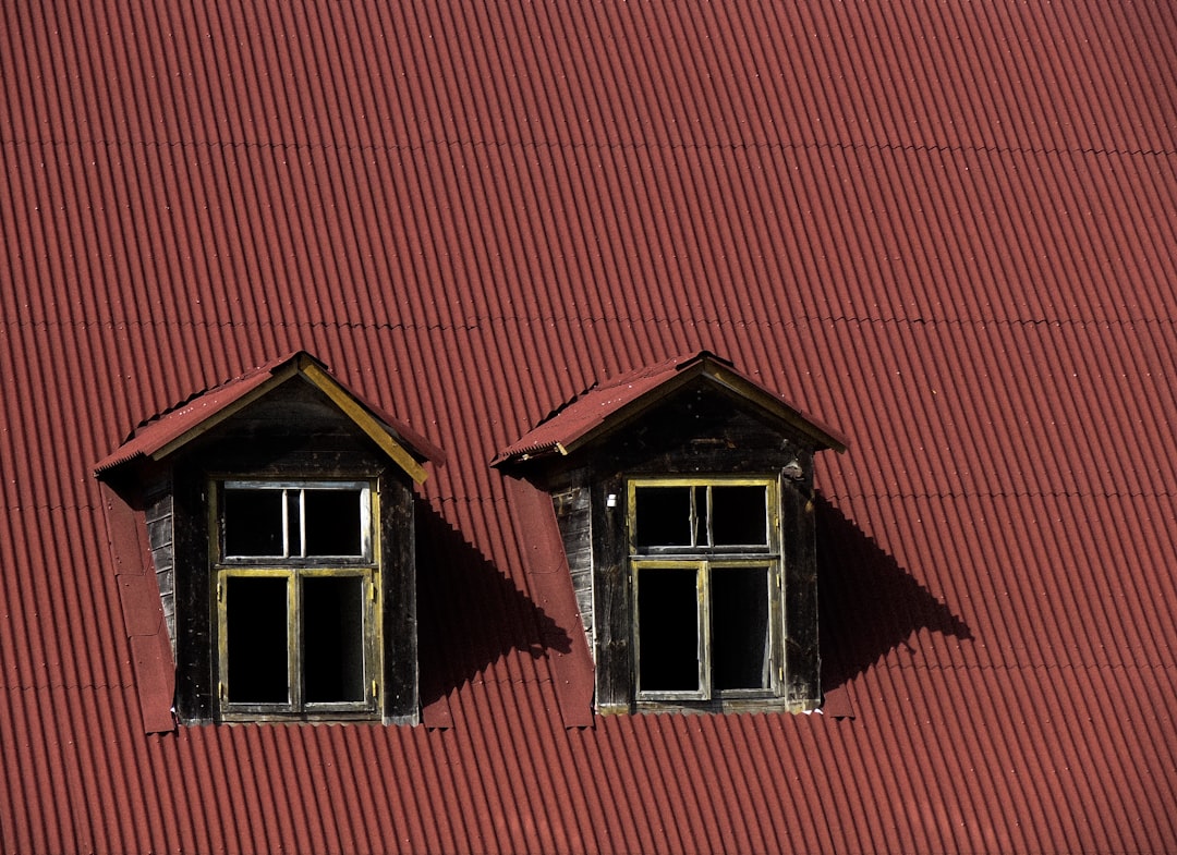 metal roof vs shingle roof in snow and ice